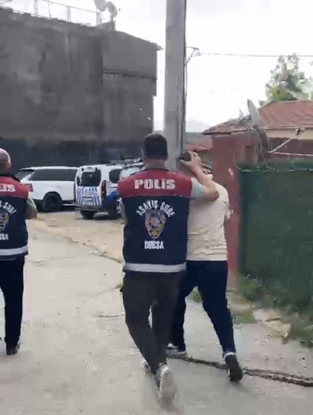 İnanılmaz olay! Sahte polisler yaşlı çifte 7 ev sattırdı: Konya'da kıskıvrak yakalandılar 4